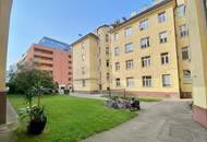 2 Zimmer-Wohnung ZUM SANIEREN, BLICK ins GRÜNE!