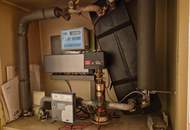 LIEBEVOLLER, SEHR GEPFLEGTER BUNGALOW SAMT NEBENGEBÄUDE MIT PARKÄHNLICHEM GARTEN IN TRAUMHAFTER WOHNLAGE MIT HERRLICHEM GRÜNBLICK DIREKT AN FELDER DER REGION ANGRENZEND