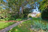 Imposante Landhausstil-Liegenschaft eingebettet in einem idyllischen Gartenparadies mit Schwimmteich und Grünbestand