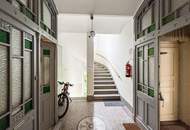 Historisches Zinshaus mit prachtvoller Fassade und grünem Innenhof Nähe Design-Center