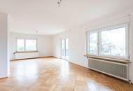 Haus mit Sanierungsbedarf auf großem Grundstück in perfekter Wohngegend