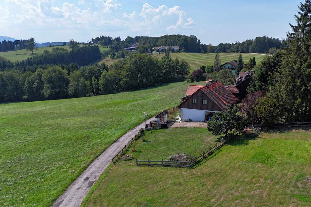 Atemberaubender Fernblick bis Rax und Schneeberg in ländlicher Idylle