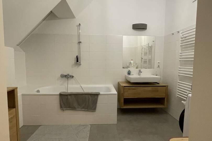 Wohn(t)raum auf höchstem (DG-)Niveau! 2-Raum mit Aussichts-Dach-Terrasse im nachgefragten Stadtteil Linz/Bindermichl!, Wohnung-miete, 751,91,€, 4020 Linz(Stadt)