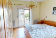 Großzügiges Zweifamilienhaus mit großem Garten und viel Potenzial