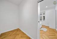 First Time Use in Prime Location | Classic Viennese Residence | Oak Flooring & Designer Kitchen in Vienna’s Medical Quarter