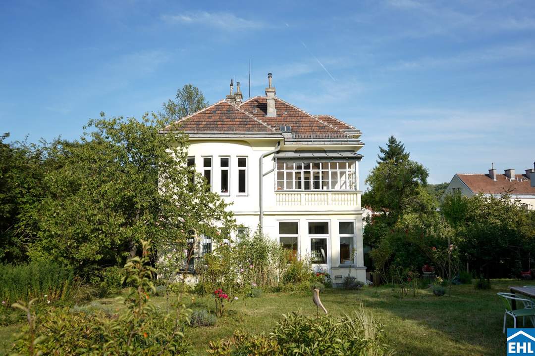Historische Villa mit Baugrund in exklusivster Lage des 13. Bezirks