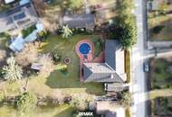 Licht, Luft und Freiheit: Bungalow mit großem 1.622 m2 Garten und Pool