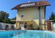 Großzügiges Familienhaus mit Pool in sonniger Lage