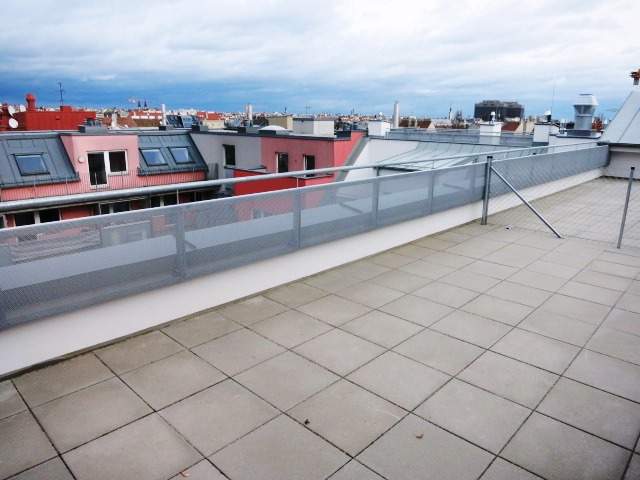 15623 - Hofruhelage mit Balkon und Dachterrasse