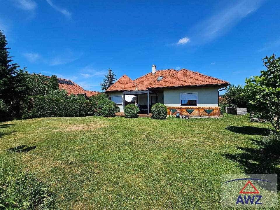 Bezauberndes Haus mit großem Garten in Toplage und mit Weitblick!