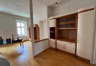Schöne, großzügige Altbauwohnung