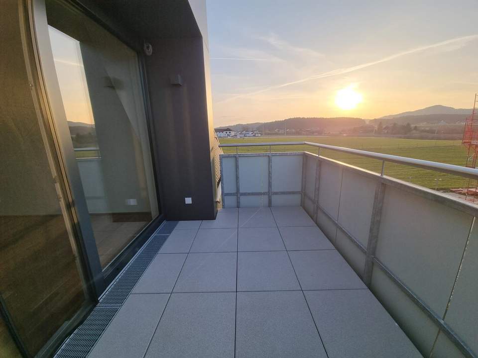 Modernes Wohnglück in Straßwalchen: Exklusive 4-Zimmer-DG-Wohnung mit West-Balkon