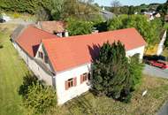 Traditioneller Dreikanthof mit uneinsehbarem Arkadenhof-Innenhof und großen Entwicklungspotenzial