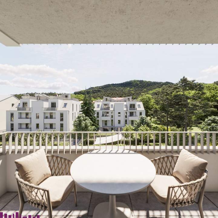 Abkühlen im hauseigenen Pool .... Ihre Traumwohnung mit Terrasse oder Garten und Fernblick Nähe Maurer Wald PROVISIONSFREI !!