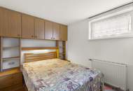 Schöner Privatwohnsitz mit großem Garten, 5 Schlafzimmern, 4 Bädern und Einliegerwohnung