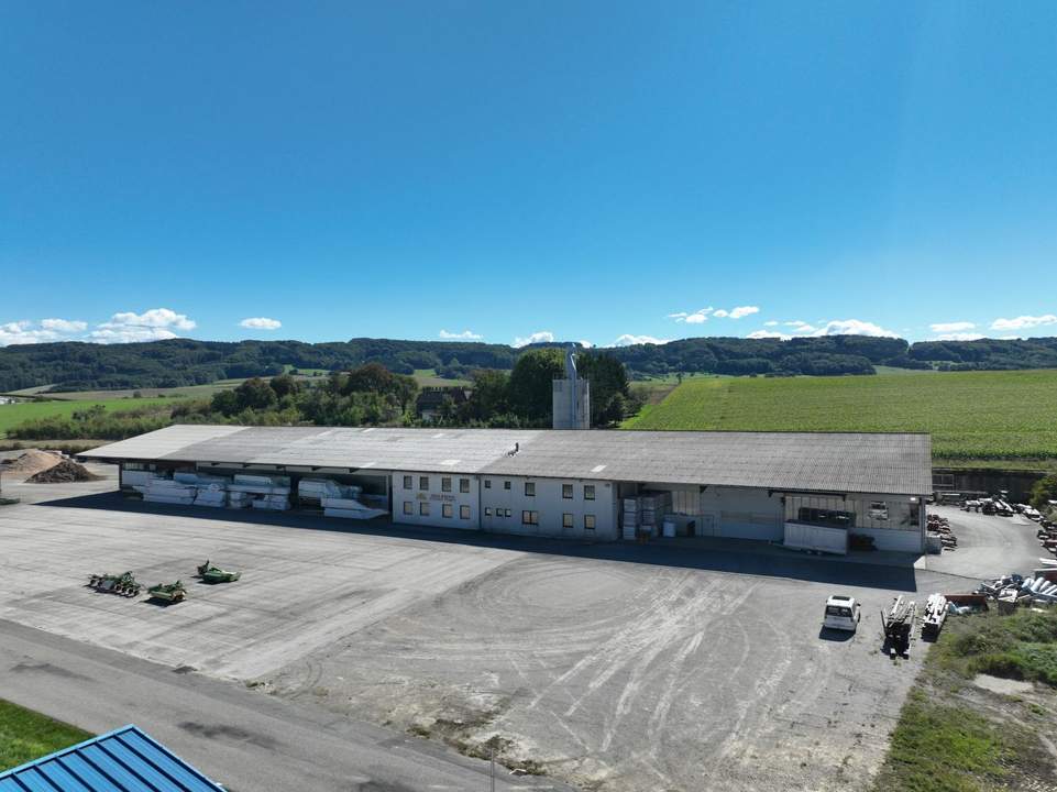 Großzügige Lagerhalle mit vielseitiger Nutzbarkeit zu mieten € 4,50 / m²
