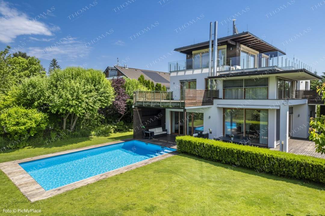 Traumhafte Villa mit Pool, Garten &amp; Weitblick in Brunn am Gebirge