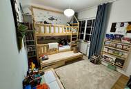 Großer Eigengarten: 4-Zimmer-Wohnung mit Saunahäuschen