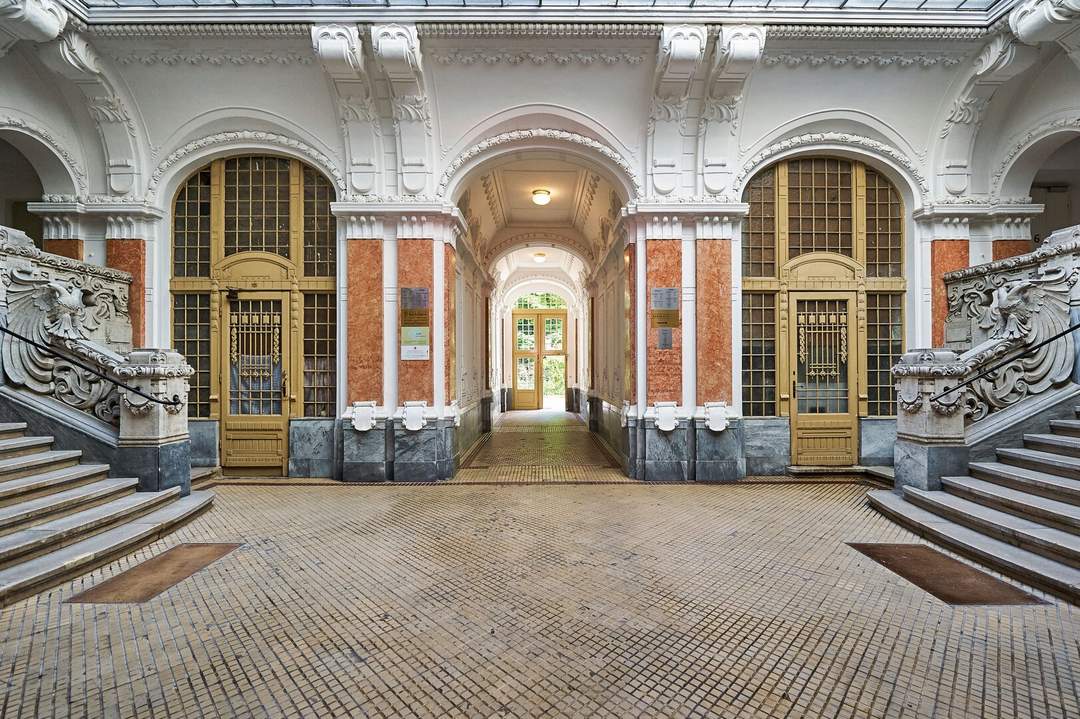 NEU! Stilaltbau im Schottenfelder Hof! Hofseitige Ruhelage mit Grünblick!