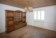 Kleines Haus mit Nebengebäude