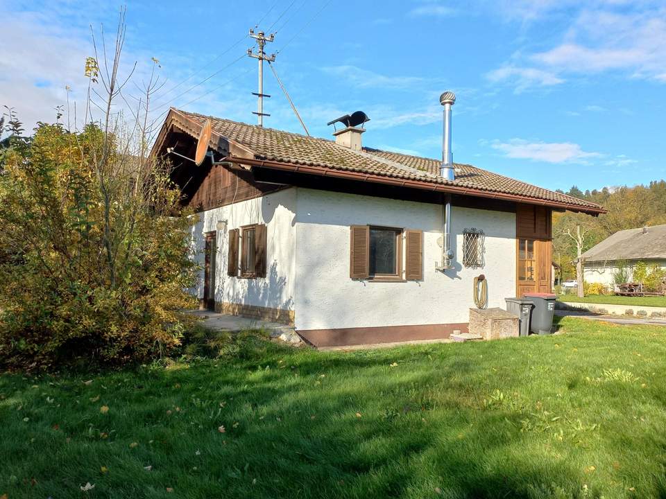 Sanierungsbedürftiges kleines Häuschen mit Garten!