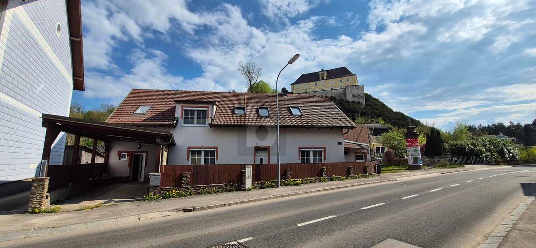 SELTENE GELEGENHEIT: ZWEIFAMILIENHAUS MIT TERRASSE &amp; SCHLOSSBLICK ? OBEN WOHNEN, UNTEN GESTALTEN