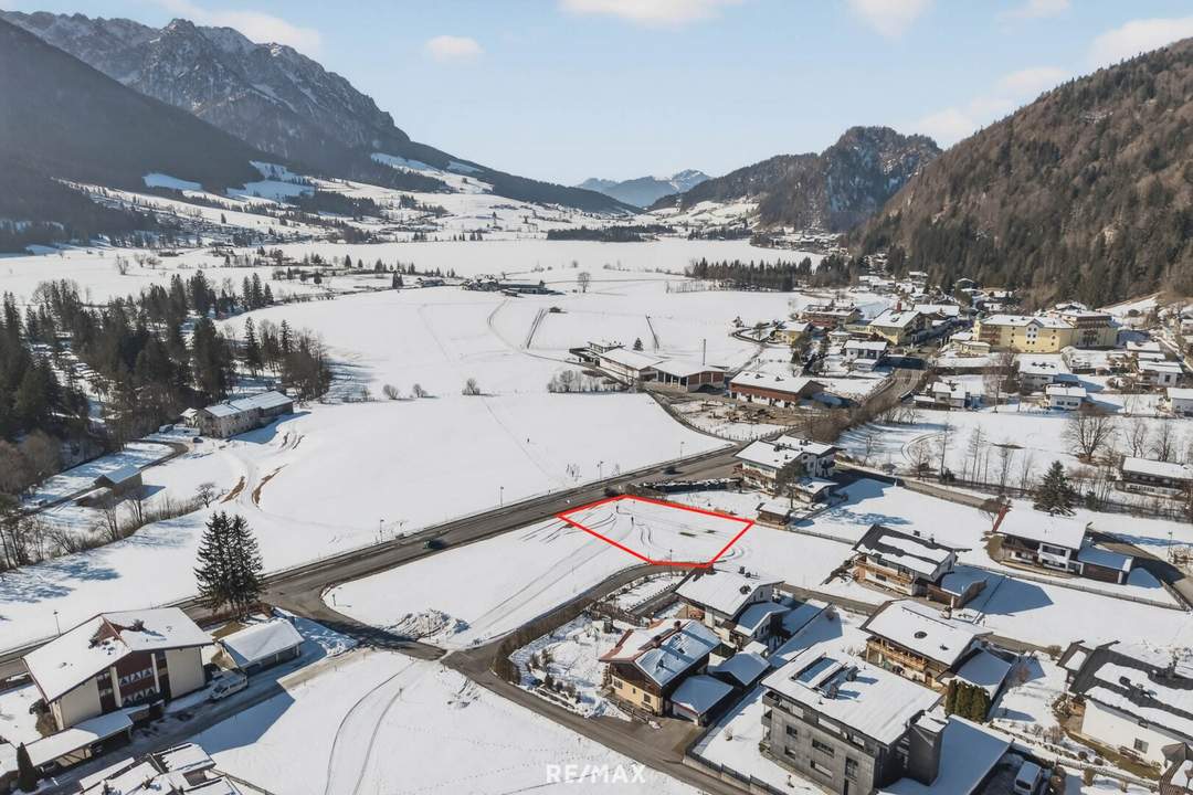 Sonniges Baugrundstück mit Bebauungsstudie für 6 Wohneinheiten in attraktiver Lage von Kössen