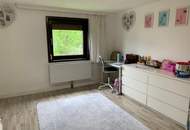 ***OPEN HOUSE, Freitag, 7. August 2026 von 13 - 16 Uhr*** Renovierungsbedürftiges Einfamilienhaus mit Nebengebäude in sonniger Lage nahe Schärding