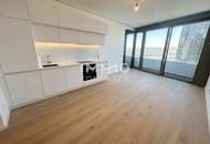 Erstklassige 2 Zimmer Wohnung im 43.Stock! Erstbezug inkl. Doorman, Gym, Sauna, Pool, Bar!