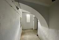 Haus mit ca. 275 m² Wohnfläche, ca. 2.200 m² Grund – ideal für Großfamilien, sanierungsbedürftig!