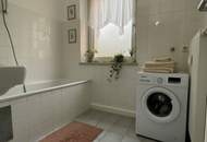 Wohnen im Einklang mit der Natur: modernisierte 2-Zimmer-Wohnung in Grünburg mit durchdachter Raumaufteilung und hochwertiger Bodensanierung! Entdecken Sie das volle Potential dieser Wohnung mit KI-gestützter Visualisierung!
