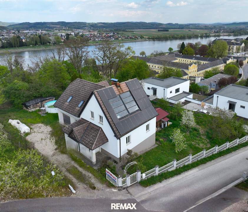 Haus mit großem Garten und Traumblick über die Donau