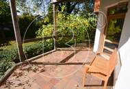 Einfamilienhaus in zentraler Bestlage mit Tennisplatz auf parkähnlichem Grund!