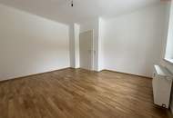 Modernes 4-Zimmer-Familienparadies: einzigartiges Bad mit Dusche & Wanne, flexible Räume und sonnige Küche mit Grünblick – frisch saniert & ab sofort bezugsfrei!