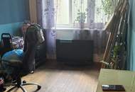Rohdiamant in komplett saniertem Haus mit Wertsteigerungspotenzial: 2 Zimmer mit separater Küche