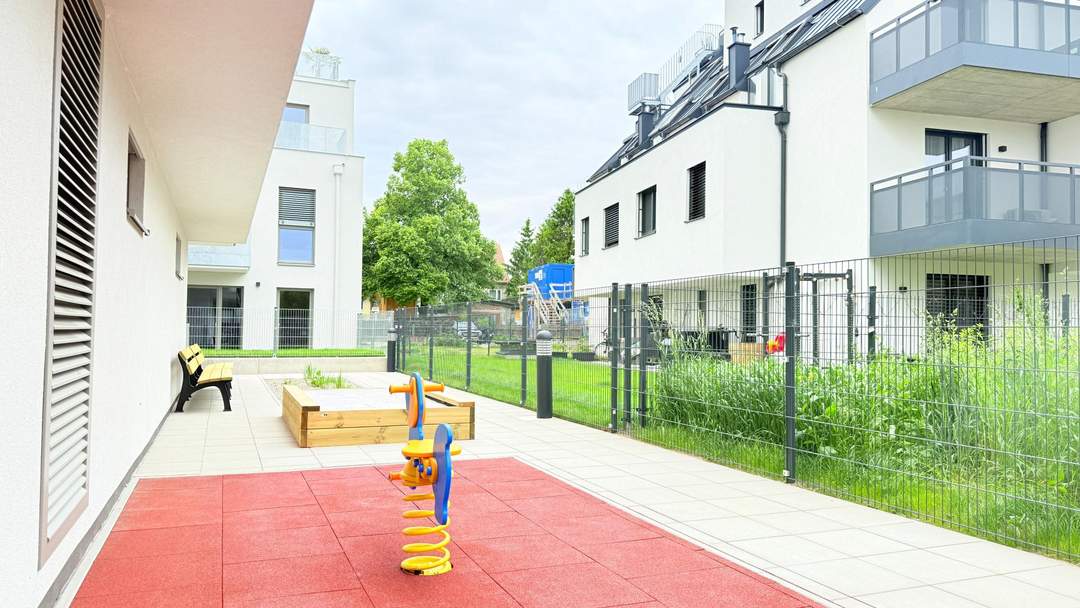 Wunderschöne Randlage in ESSLING/ Schafflerhofstrasse/ Höchster Wohnkomfort auf 1,5 Zimmer mit Balkon, Stellplatz sogar erwünscht!!