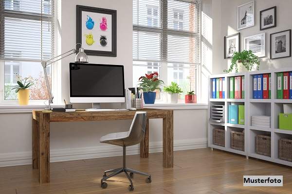 Altbaucharme im 2. Obergeschoss - Wohnung mit Küche, Zimmer &amp; Kabinett