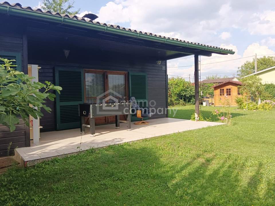 Keines Haus mit großem Garten - Nur einen Steinwurf vom Wasser entfernt