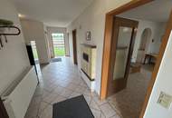 Bungalow mit zentral begehbaren Räumen & Garage