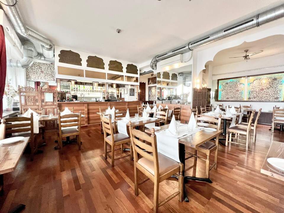Toplage im 1. Bezirk: Vollausgestattetes Restaurant I Unbefristeter Mietvertrag I Stammkundschaft I 40+ Sitzplätze