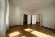 UNBEFRISTET - Repräsentative 9-Zimmer Altbauwohnung mit Balkon und Blick auf das Rathaus – ca. 293 m² in bester Innenstadtlage - auch ideal als Büronutzung