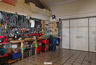 Ein-/Zweifamilienhaus mit Nebengebäuden, Garage und Innenhof