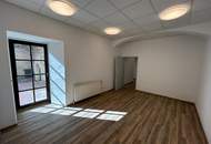 Repräsentatives Geschäftslokal am Hauptplatz von Laa an der Thaya – hell, großzügig & vielseitig nutzbar