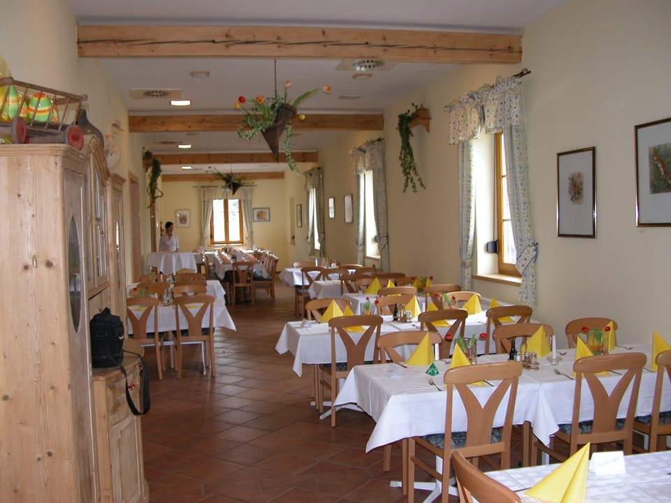 Idyllischer Gasthof mit einladendem Gastgarten und vielseitige Nutzungsmöglichkeiten