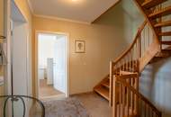 Massive Doppelhaushälfte mit Kamin, Terrasse &amp; Doppelcarport in Aussichtslage von Velden/Köstenberg!