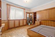 "Am Fuße des Bisambergs: großes Grundstück mit Bungalow und XXL-Garage"