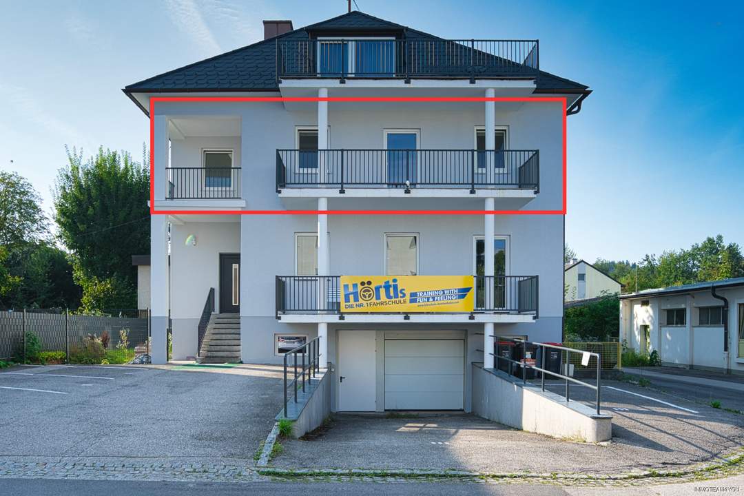 Zu wenig Platz? Leistbare Wohnung mit Garten im Zentrum von Vöcklabruck. Zwei Stellplätze inklusive.