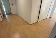 Korneuburg ! Schöne geräumige 2-Zi Wohnung mit Loggia Nähe Zentrum und Bahnhof in gepflegter Wohnhausanlage !