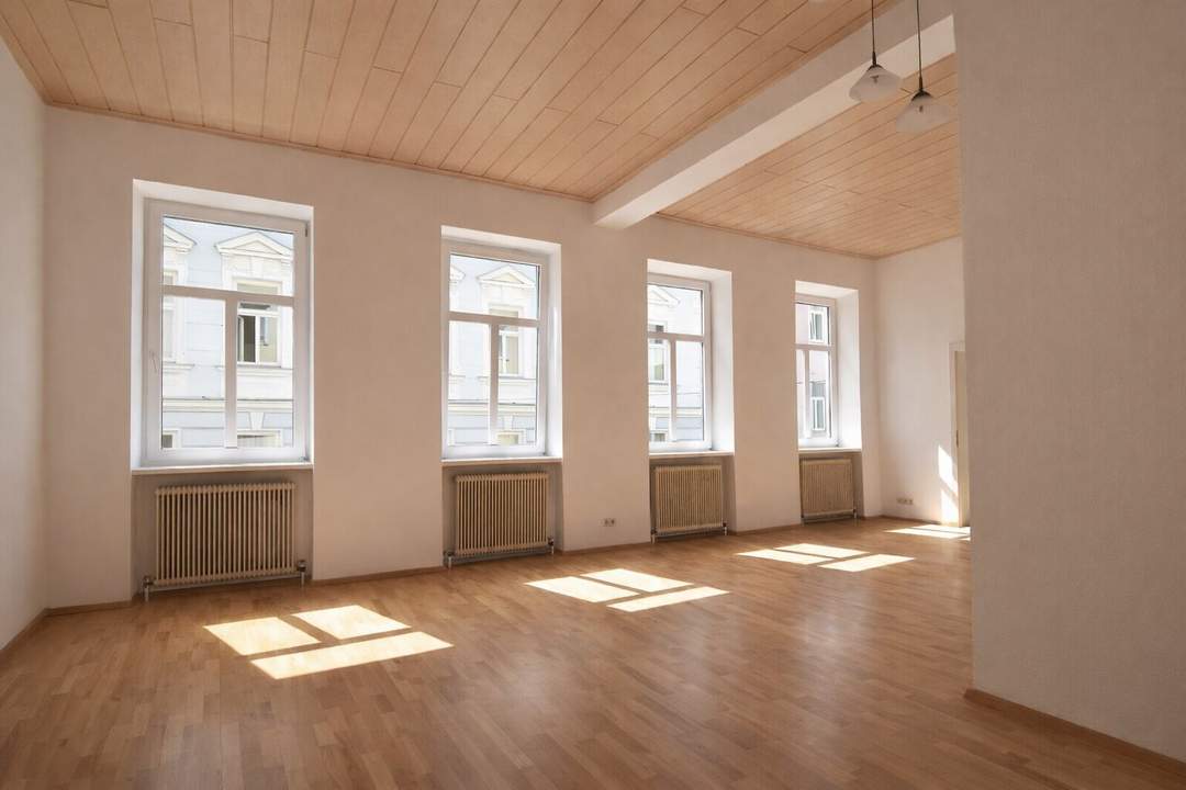 Sonnige, bezugsfertige Altbauwohnung mit zahlreichen Gestaltungsmöglichkeiten!