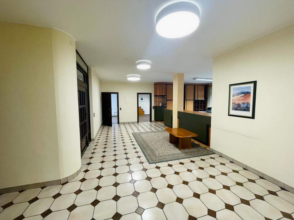 Attraktives Büro in zentraler Lage mit hoher Frequenz und bester Erreichbarkeit